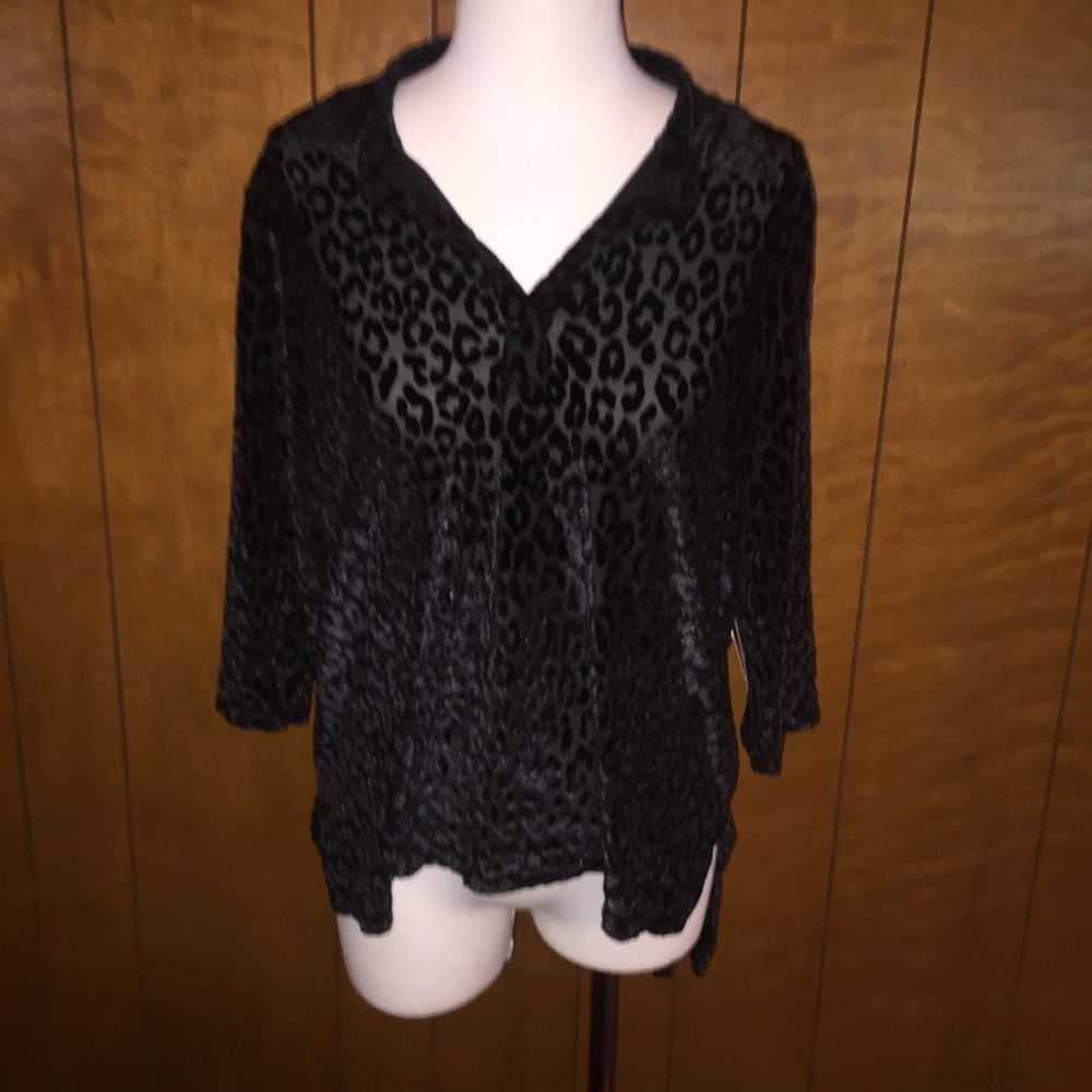 Women’s Cathy petites black velour top NWT